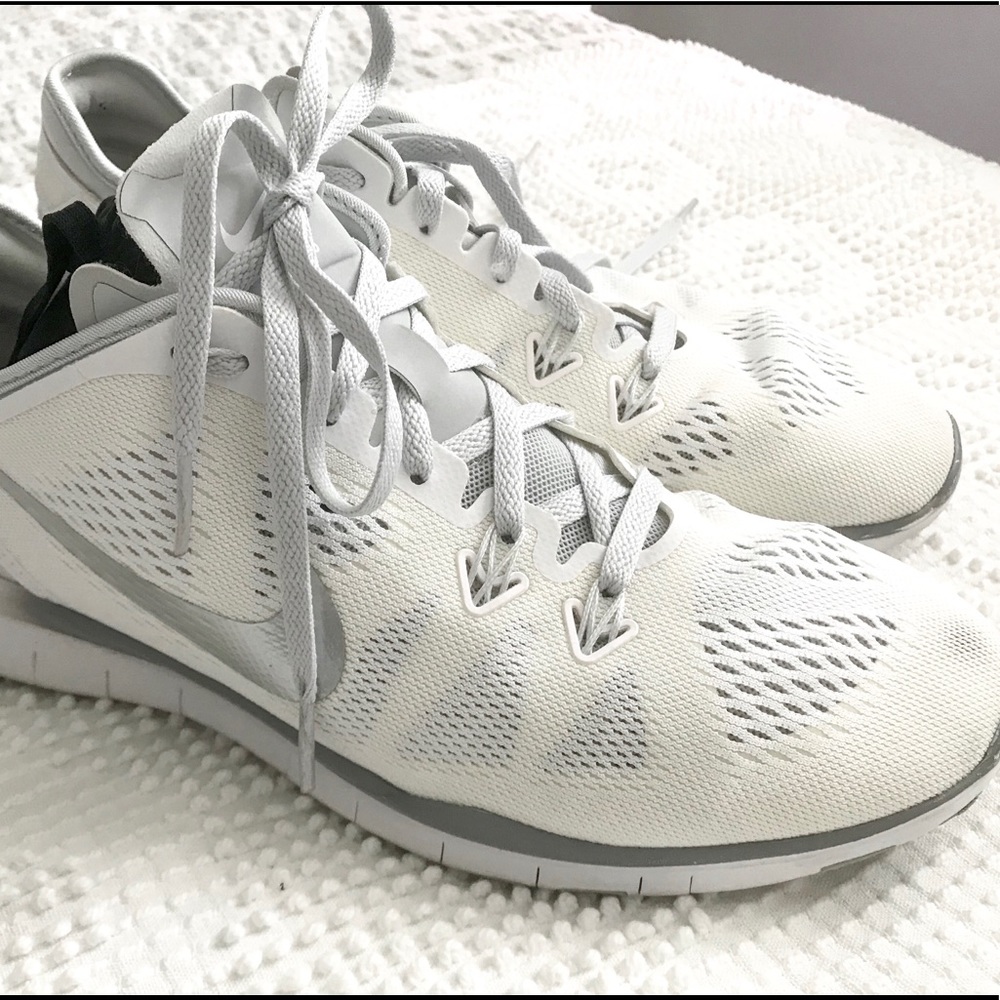 Size 9 White Nike’s